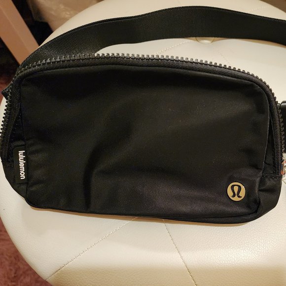 lululemon athletica Handbags - Everywhere belt bag